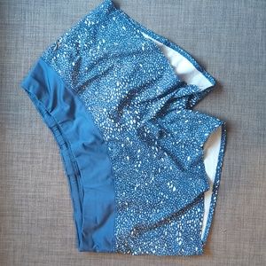 Oiselle Roga shorts size 6, blue pebble